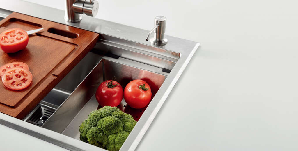 tyeche-sink-with-integrated-chopping-board